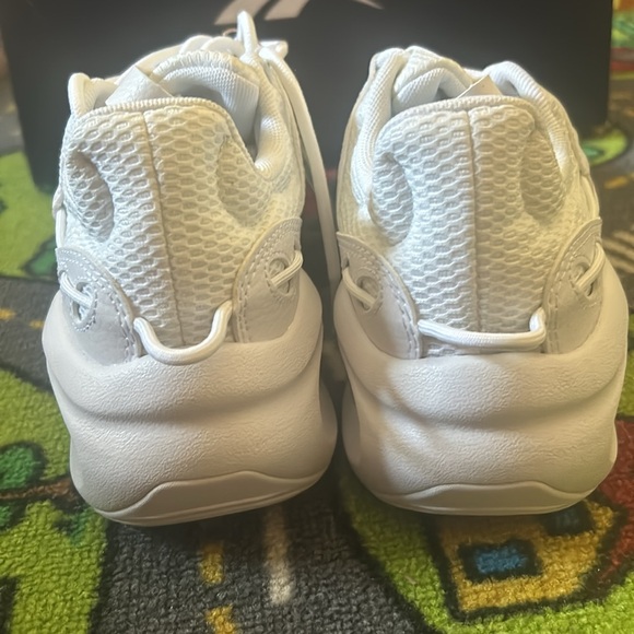 Reebok - Picture 7 of 9